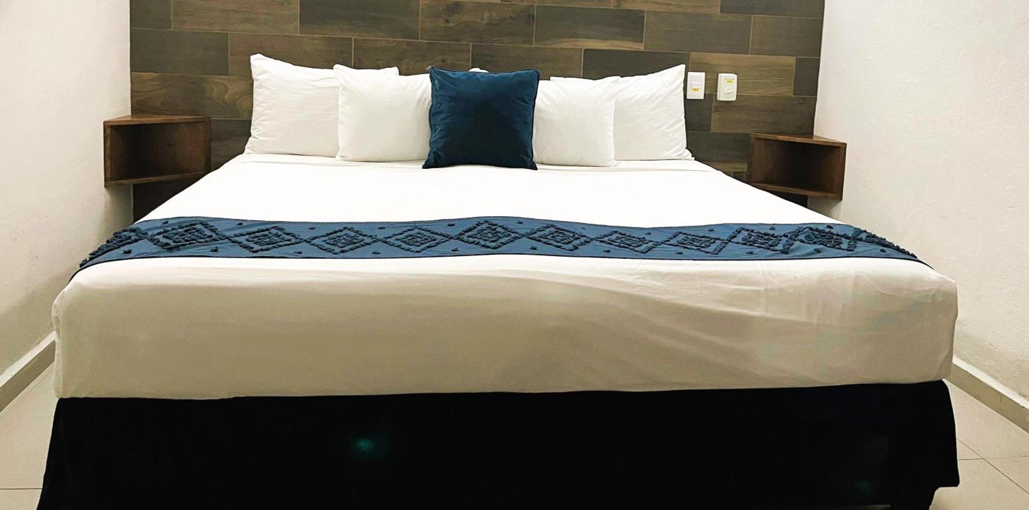 Hotel Juarez 70 Colima Eksteriør bilde