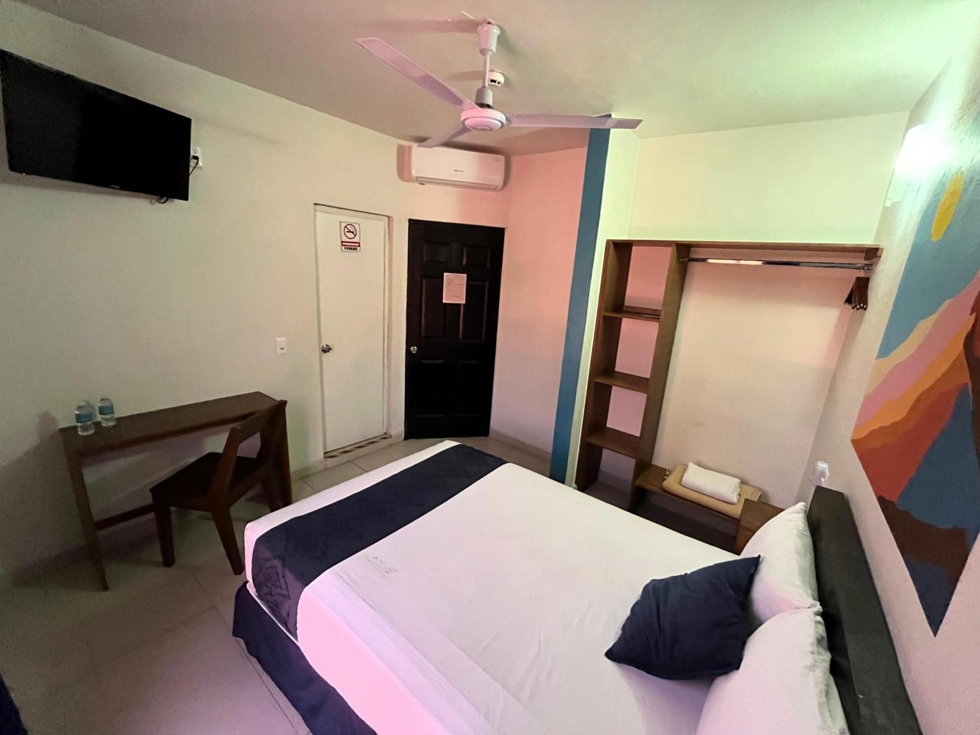 Hotel Juarez 70 Colima Eksteriør bilde
