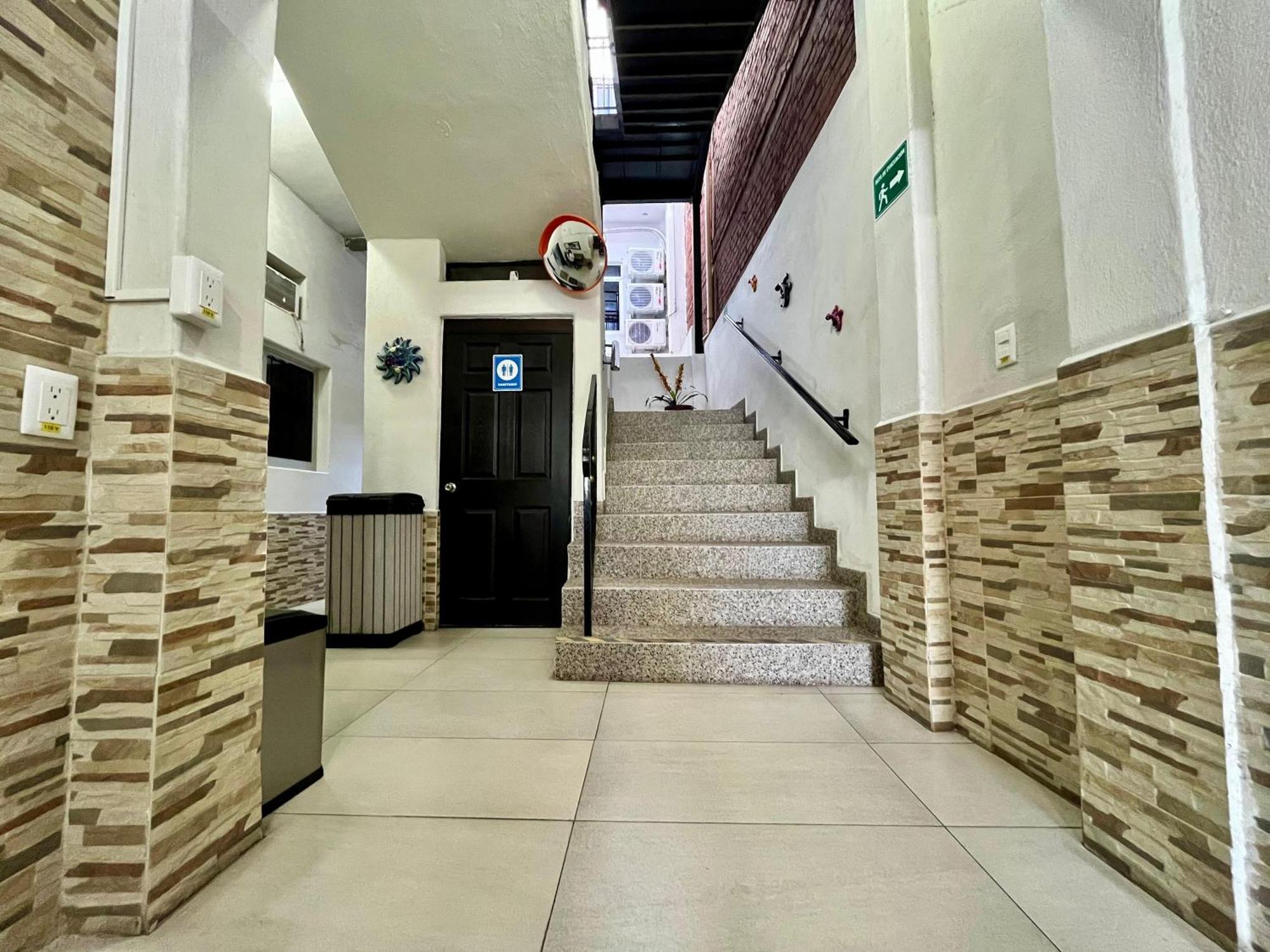 Hotel Juarez 70 Colima Eksteriør bilde