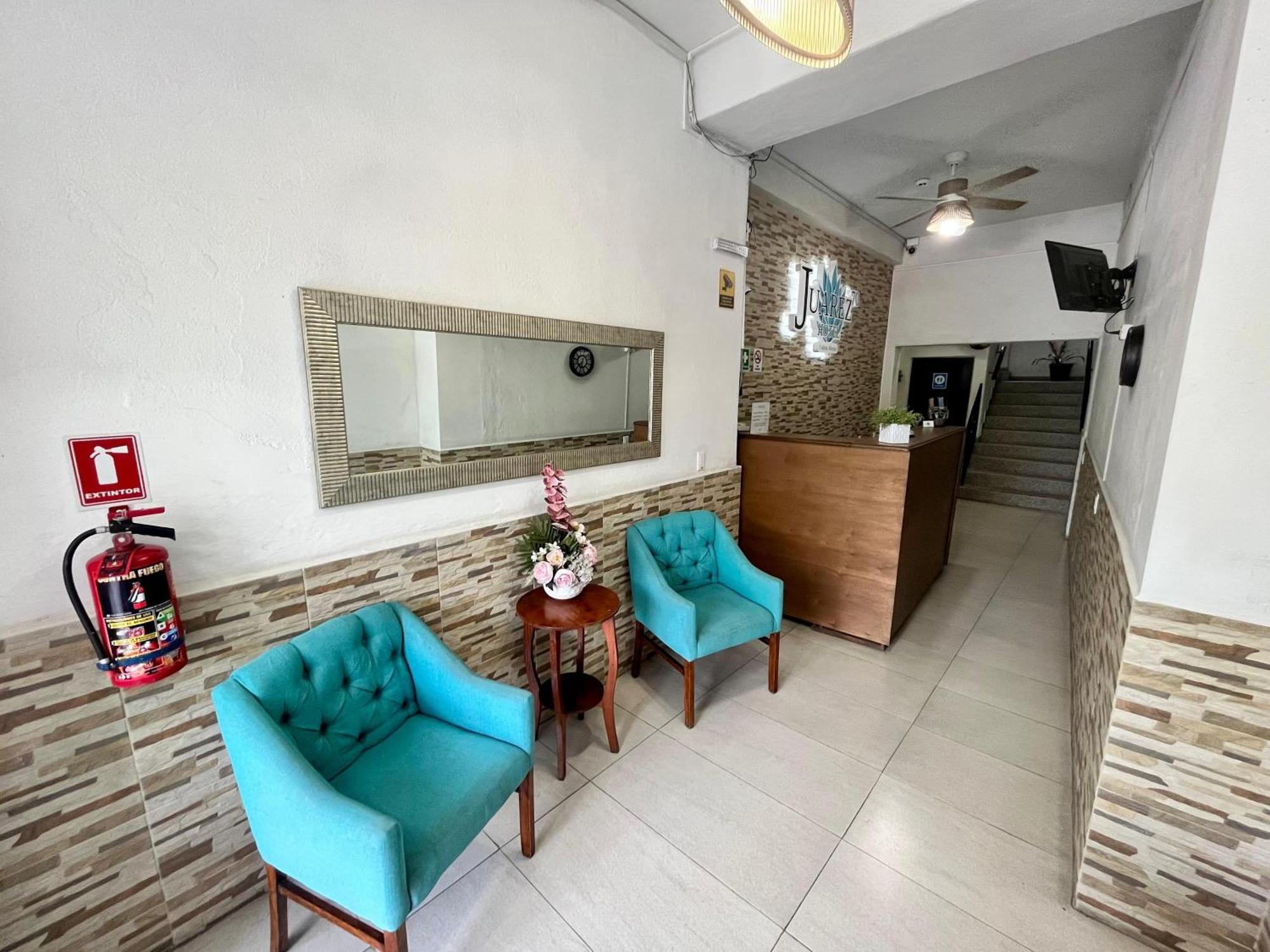 Hotel Juarez 70 Colima Eksteriør bilde