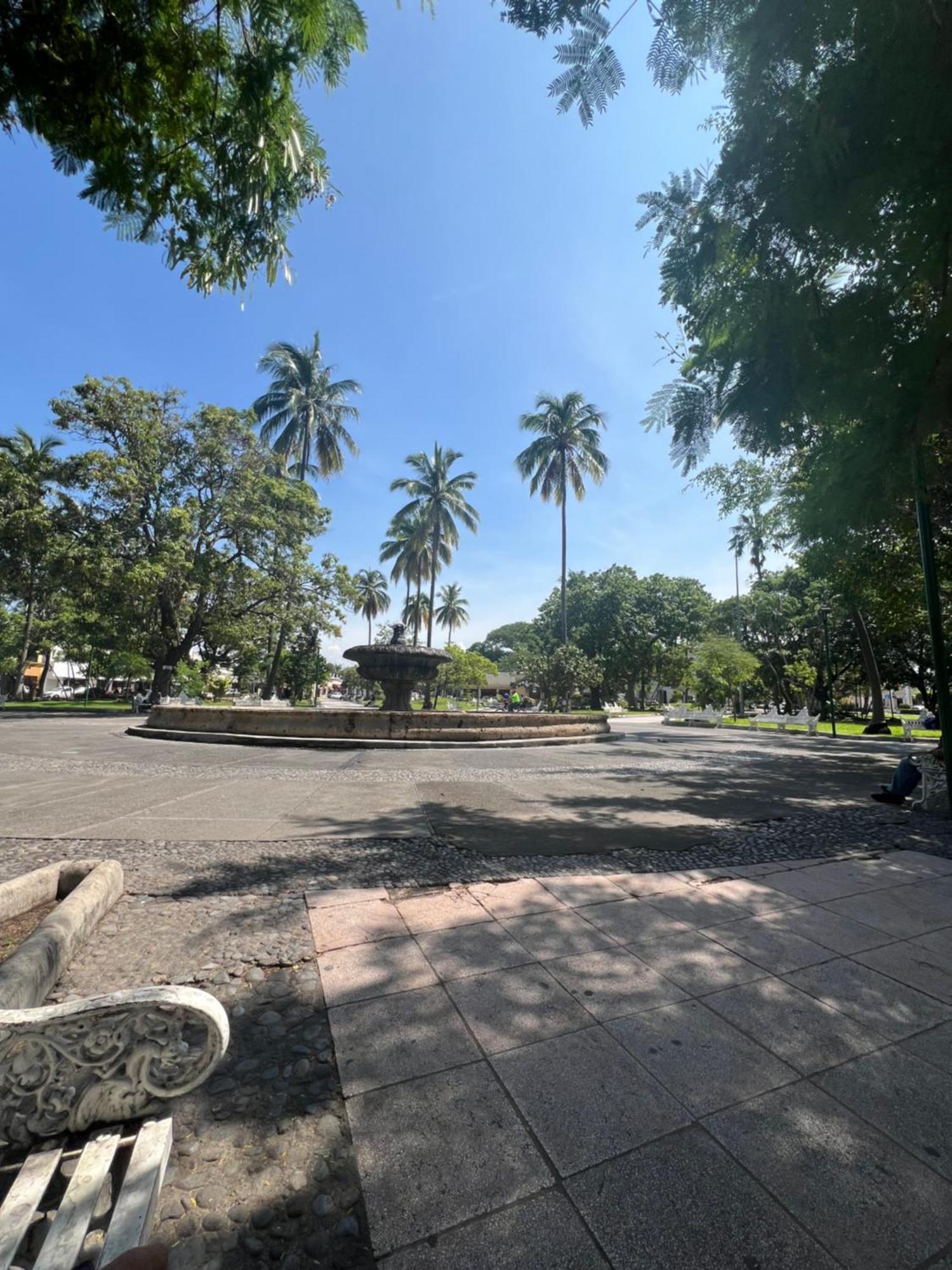 Hotel Juarez 70 Colima Eksteriør bilde