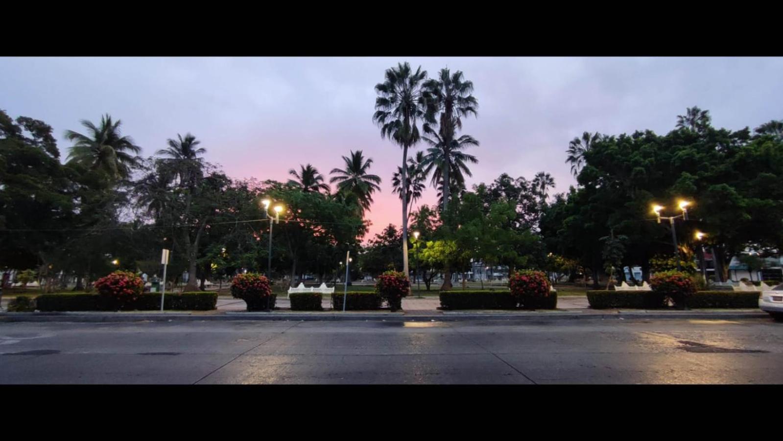 Hotel Juarez 70 Colima Eksteriør bilde